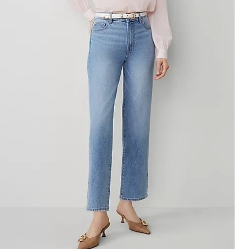 Ann Taylor Petites Jeans size 14P The Straight Mid Rise Light Wash Stretch EUC